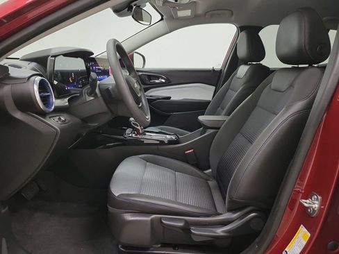 Used 2025 Chevrolet Trax LT image 17