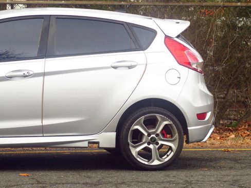Used 2012 Ford Fiesta SE FWD image 6