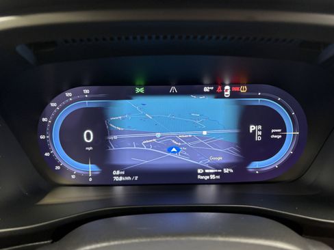 Used 2023 Volvo C40 P8 Recharge Ultimate image 32