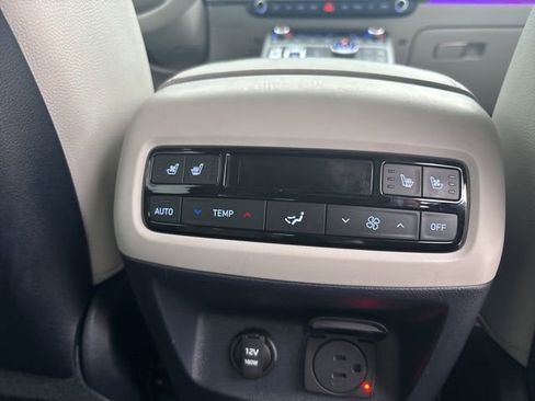 Used 2024 Hyundai Palisade Limited AWD/4WD image 25