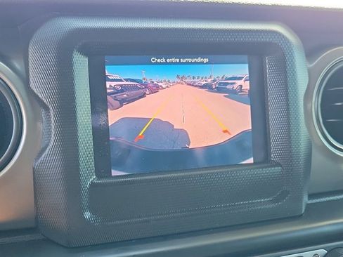 Used 2022 Jeep Gladiator Sport image 28