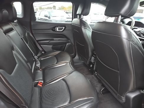 Certified 2022 Jeep Compass Limited image 13