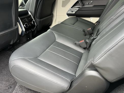 Used 2024 Land Rover Range Rover Long Wheelbase SE AWD/4WD image 29