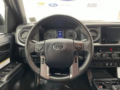 Used 2019 Toyota Tacoma TRD Off-Road image 11