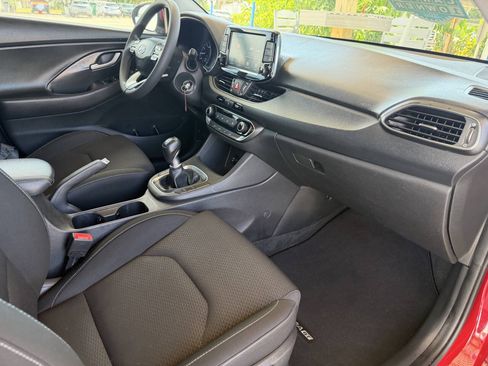 Used 2018 Hyundai Elantra GT FWD image 20