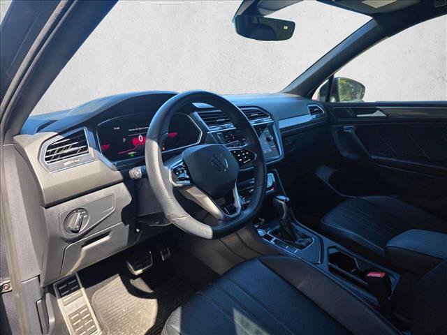 Used 2023 Volkswagen Tiguan SE R-Line FWD image 10