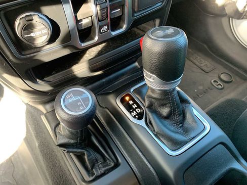 Used 2023 Jeep Wrangler Unlimited Sport image 16