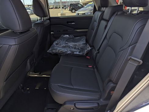 New 2026 Nissan Pathfinder SL image 7