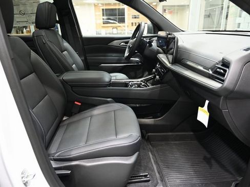 New 2026 Chevrolet Traverse LT w/ Sun and Wheel Package image 10