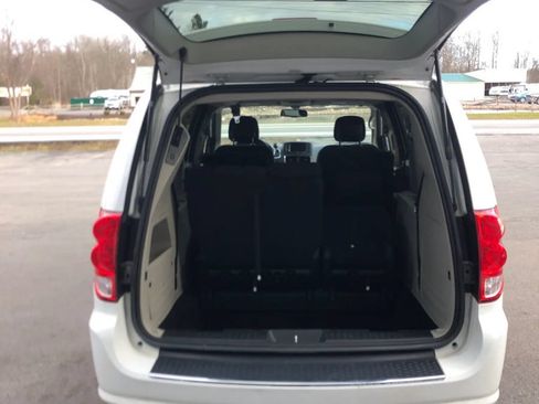 Used 2014 Dodge Grand Caravan SXT w/ UConnect Hands-Free Group FWD image 12