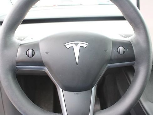 Used 2023 Tesla Model Y Long Range AWD/4WD image 13