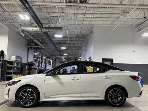 Used 2025 Nissan Sentra SR FWD image 22