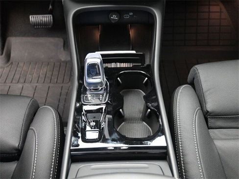 Certified 2024 Volvo XC40 B5 Plus w/ Protection Package Premier image 13