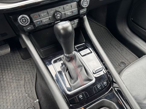 Used 2025 Jeep Compass Trailhawk image 44