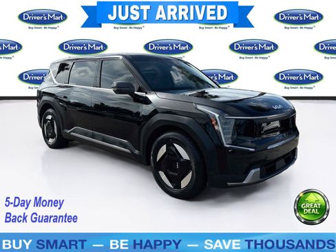 Used 2024 Kia EV9 Light Long Range RWD image 1