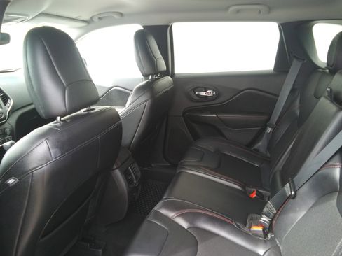 Used 2020 Jeep Cherokee Trailhawk w/ Cold Weather Group AWD/4WD image 9