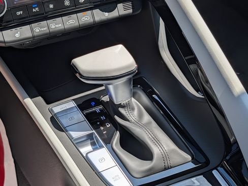 New 2026 Hyundai Elantra Limited FWD image 13