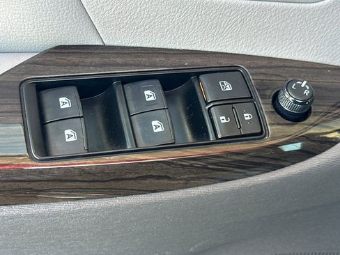 Certified 2018 Toyota Sienna XLE w/ XLE Navigation Package FWD image 13