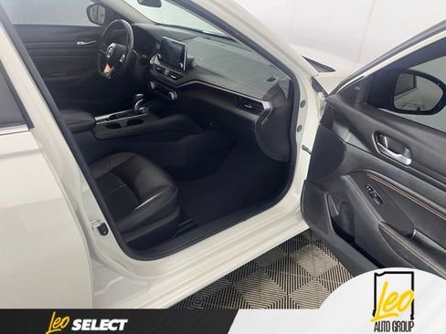 Used 2021 Nissan Altima 2.5 SR w/ SR Premium Package AWD/4WD image 14