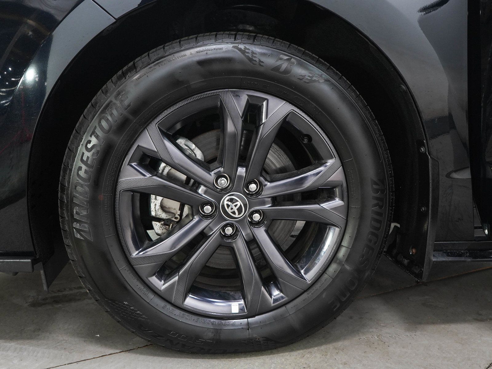 Used 2025 Toyota Sienna XSE AWD/4WD image 30