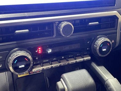 Used 2025 Toyota 4Runner Limited image 24