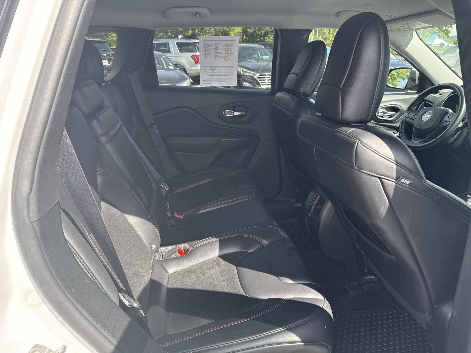 Used 2019 Jeep Cherokee Trailhawk AWD/4WD image 20