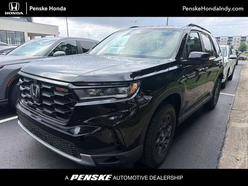 Used 2025 Honda Pilot TrailSport image 1