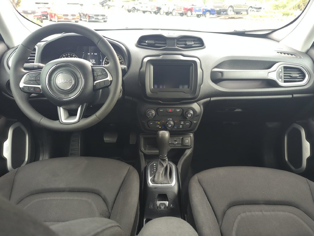 Used 2018 Jeep Renegade Latitude FWD image 20