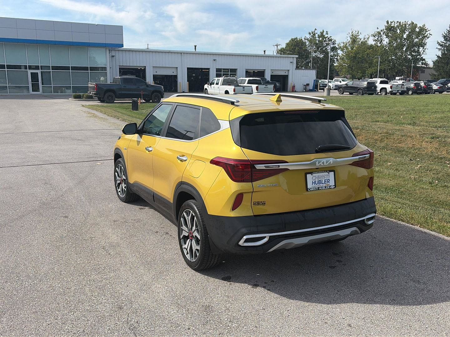 Used 2023 Kia Seltos SX w/ SX Sunroof Package AWD/4WD image 3
