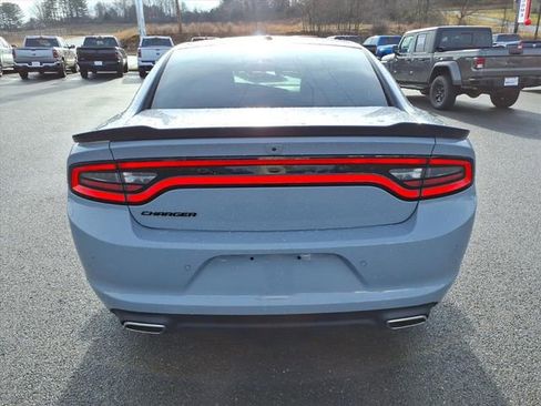 Used 2022 Dodge Charger SXT w/ Blacktop Package image 5