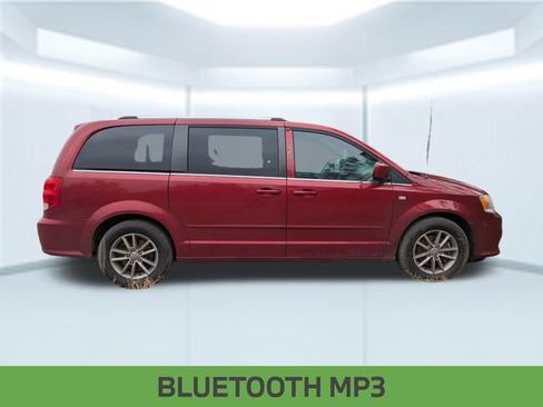 Used 2014 Dodge Grand Caravan SXT image 2