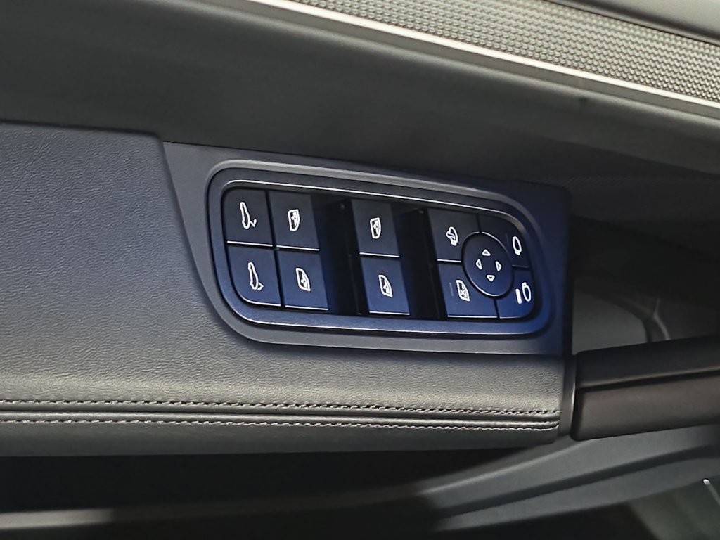 Certified 2026 Porsche Cayenne S AWD/4WD image 21