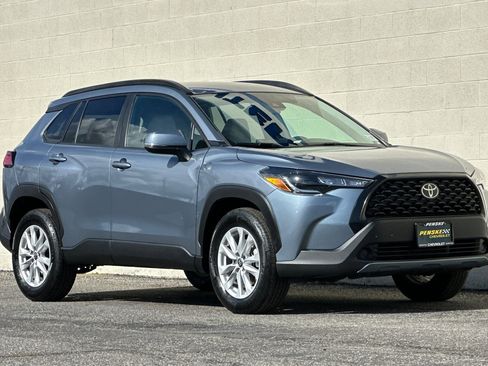 Used 2022 Toyota Corolla Cross LE image 2