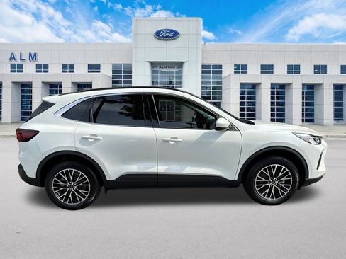 New 2025 Ford Escape SE image 4