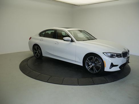 Used 2021 BMW 330i xDrive Sedan w/ Premium Package AWD/4WD image 9
