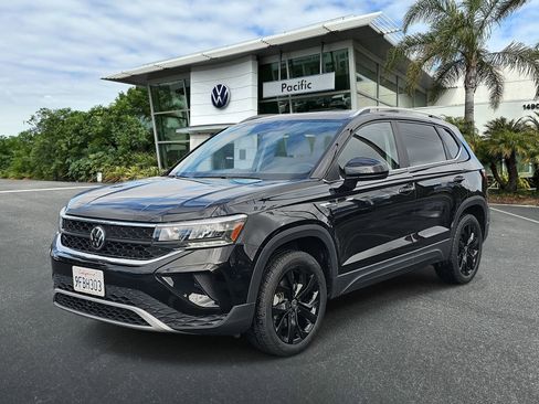 Certified 2023 Volkswagen Taos SE image 1