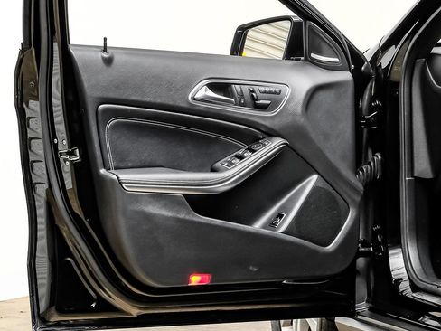 Used 2016 Mercedes-Benz GLA 250 image 31