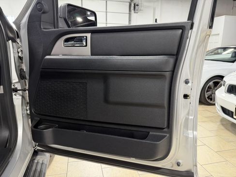 Used 2017 Ford Expedition XLT w/ Equipment Group 202A AWD/4WD image 34