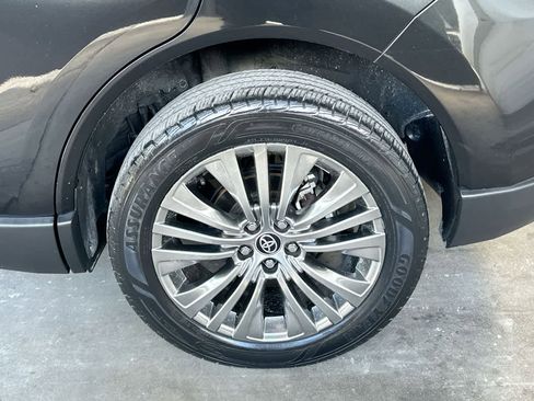 Used 2021 Toyota Venza Limited w/ Advanced Technology Package AWD/4WD image 11