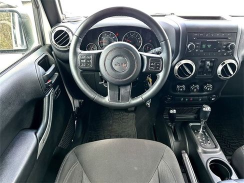 Used 2017 Jeep Wrangler Unlimited Sahara w/ Connectivity Group image 19