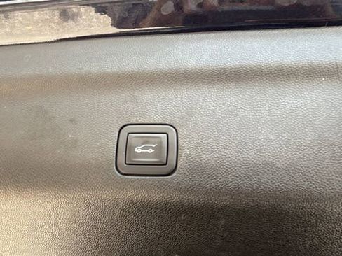 Used 2024 Chevrolet Suburban High Country image 36