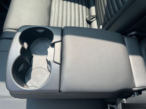 Used 2025 Land Rover Discovery Sport S image 24