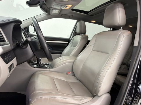 Used 2018 Toyota Highlander XLE FWD image 5