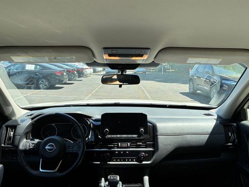 Used 2025 Nissan Pathfinder SV image 35