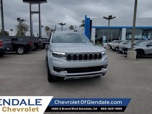 Used 2024 Jeep Wagoneer L Series II image 3