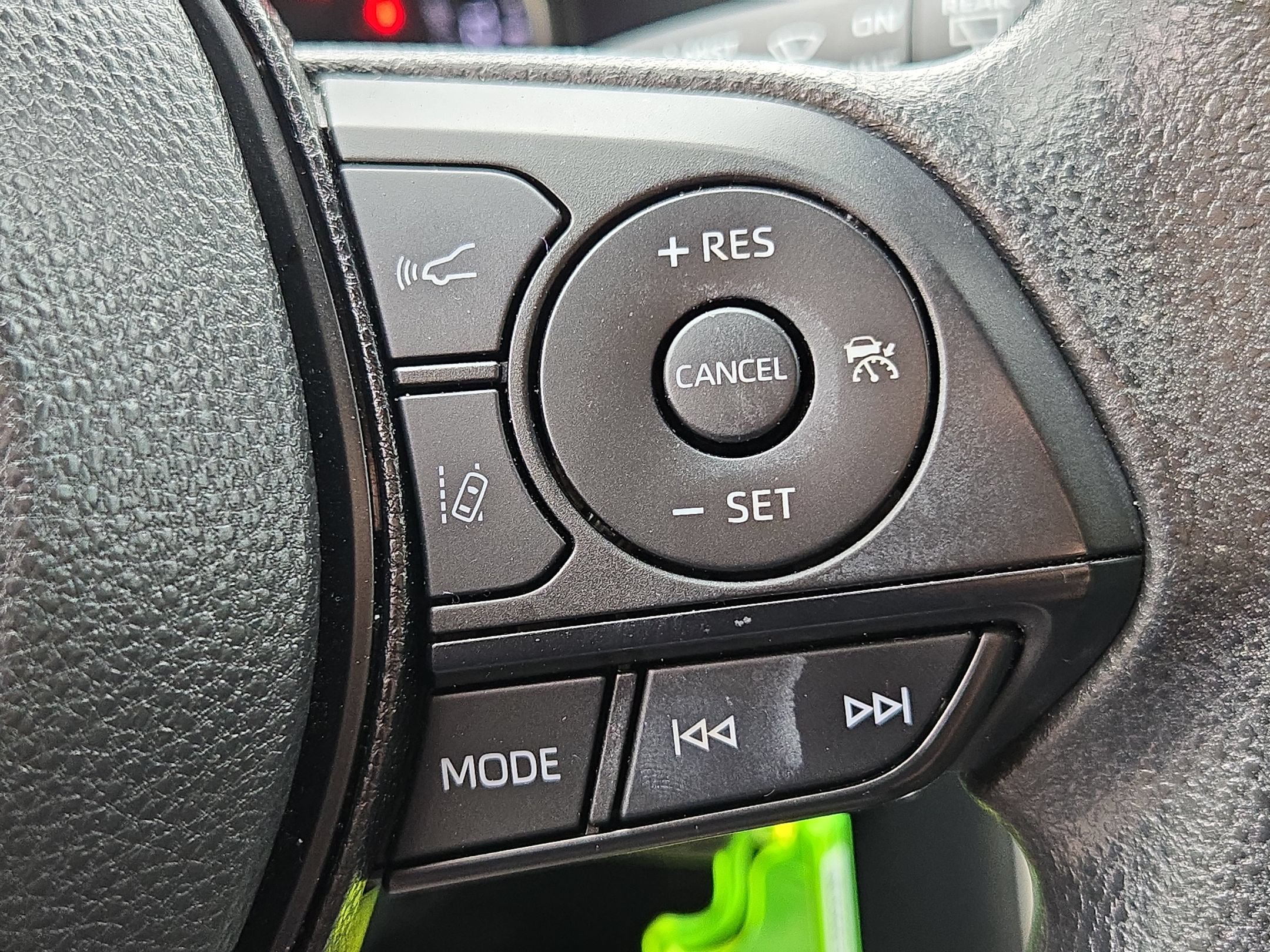 Used 2022 Toyota RAV4 LE AWD/4WD image 28