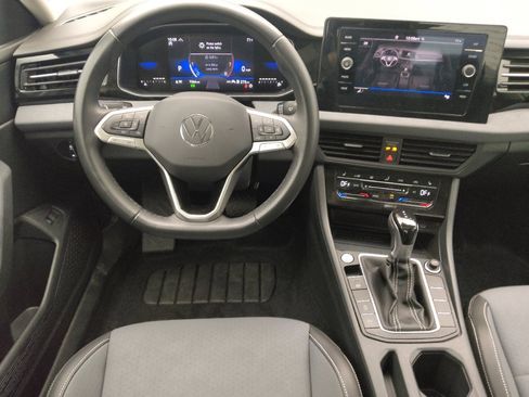 Used 2025 Volkswagen Jetta SE w/ Sunroof Package FWD image 22