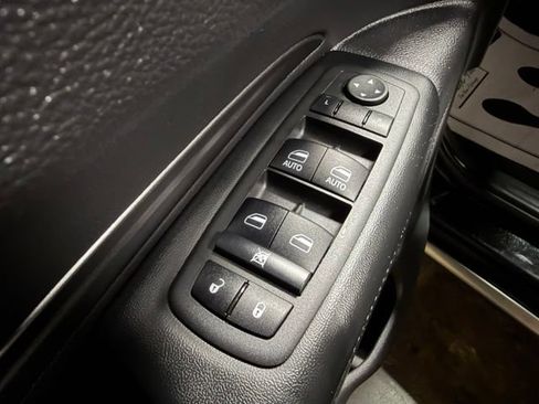 Used 2022 Dodge Durango SXT w/ Anodized Platinum Package AWD/4WD image 12