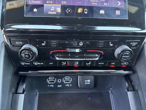 Used 2025 Jeep Grand Cherokee Altitude image 6