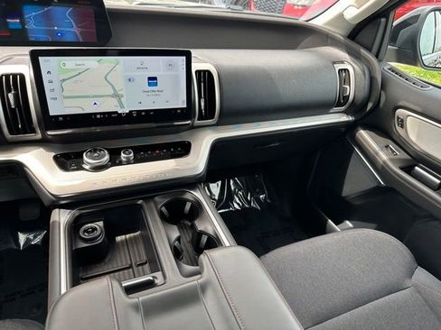 Used 2025 Ford Expedition Max Active AWD/4WD image 19